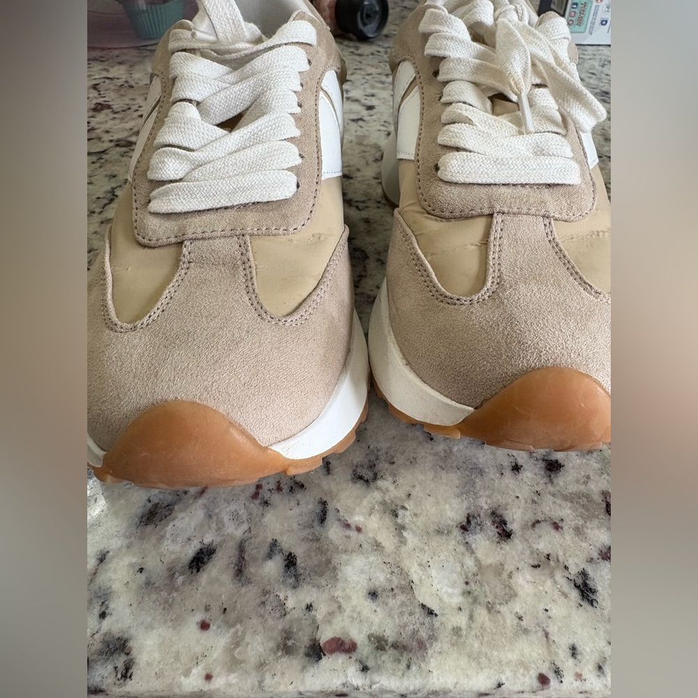 Steve Madden Women's Escapade Retro-Inspired Sneakers with Chunky Midsole - Picture 10 of 11